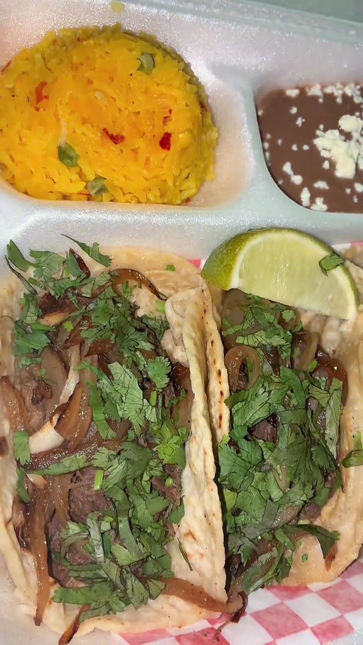 Fresh toppings and plates at EL Taco Rico Aracely